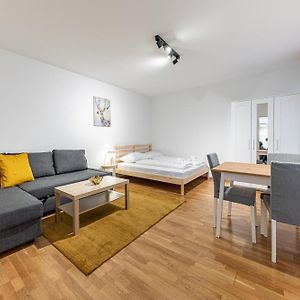Calm & Easy By Jr City Apartments